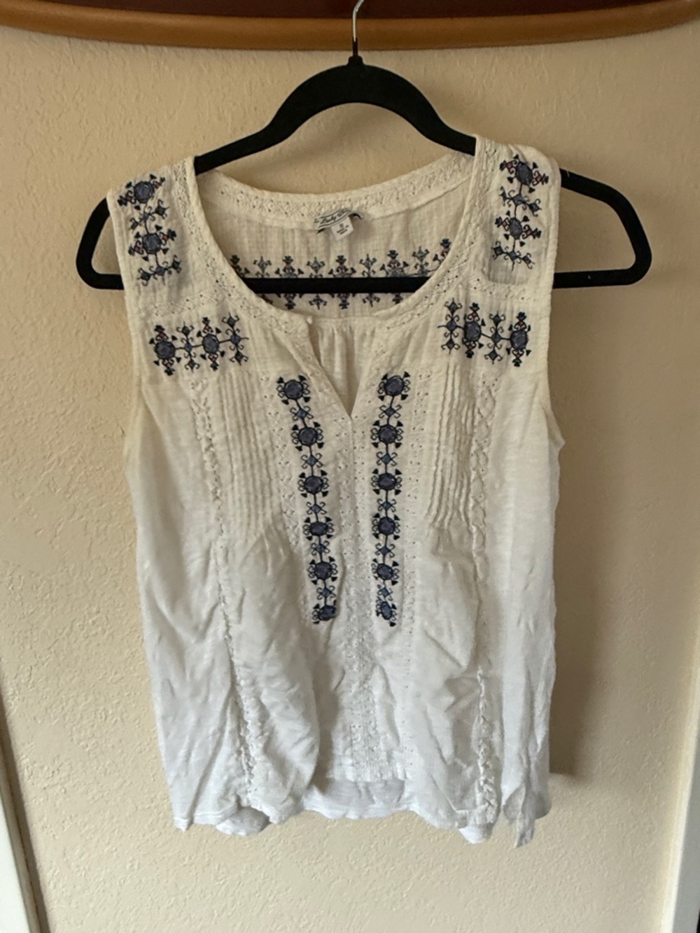Lucky Brand White Sleeveless Embroidered Camisole with Blue Detailing